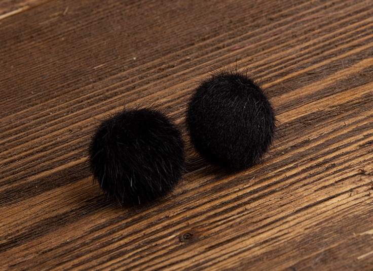 گوشواره میخی پشمی