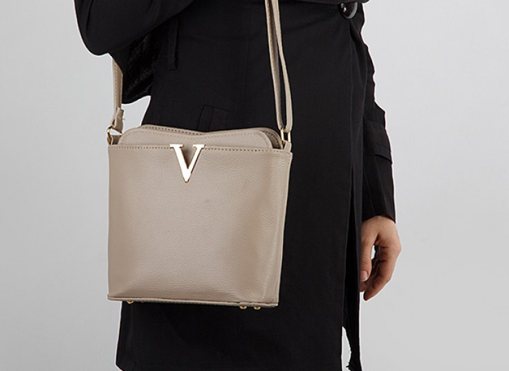 کیف کج طرح Valentino