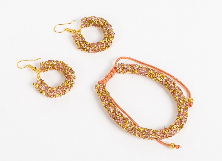 گوشواره و دستبند کریستالی