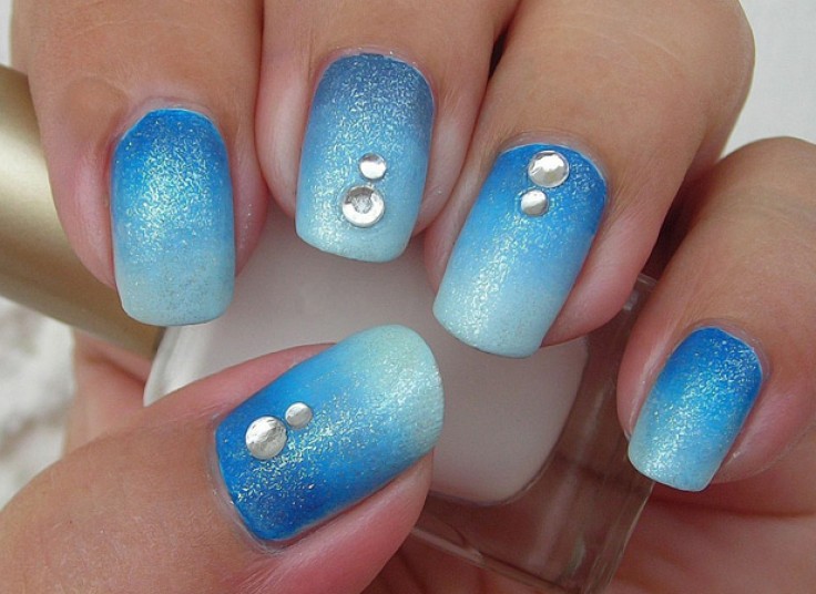 خدمات ناخن انستیتو زیبایی قیچی