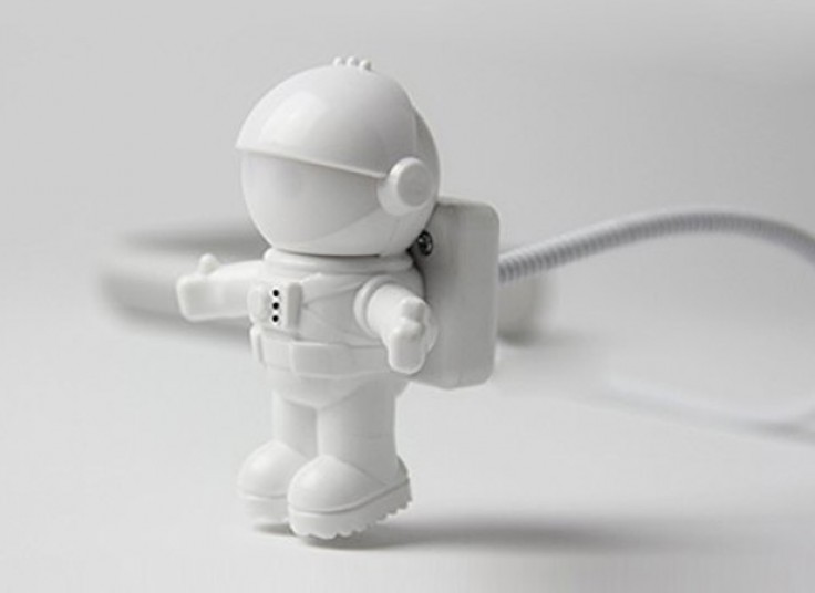 چراغ USB طرح فضانورد