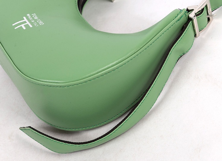 کیف هلالی زنانه TOM FORD