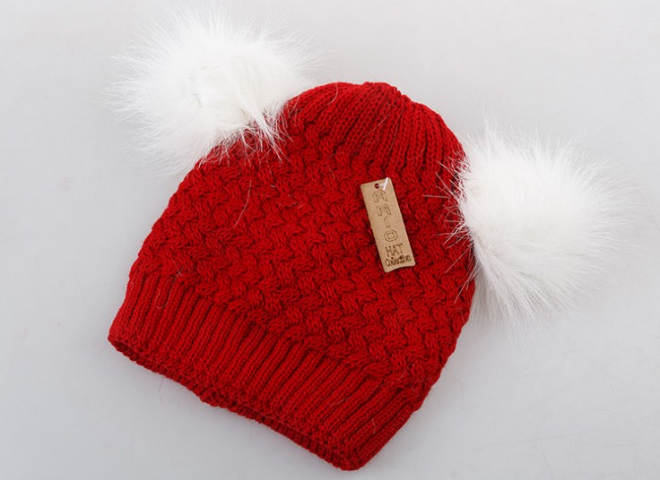 کلاه بافت Poom Poom