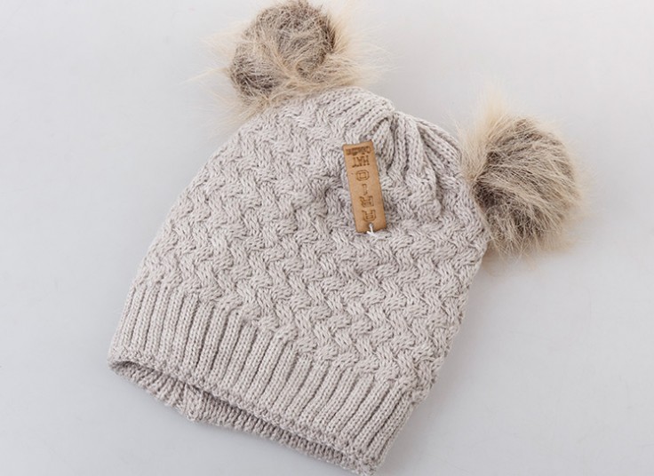 کلاه بافت Poom Poom