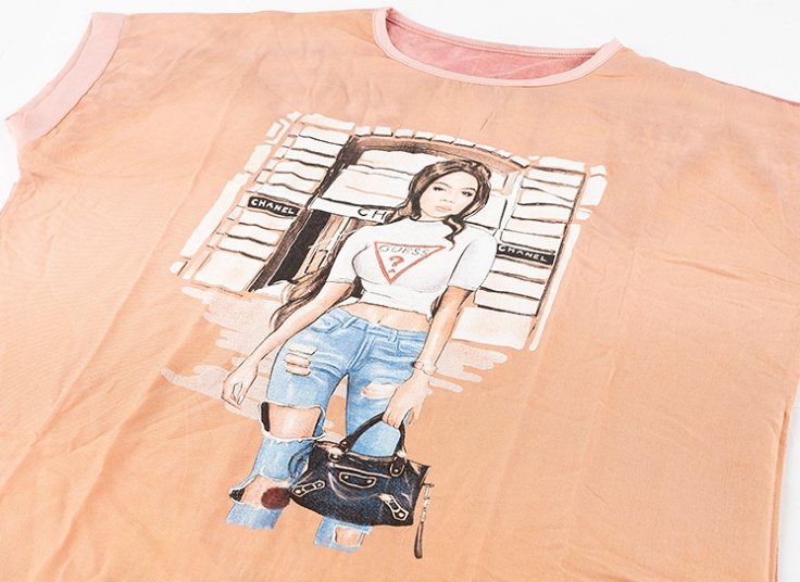 تیشرت فری‌سایز طرح دختر