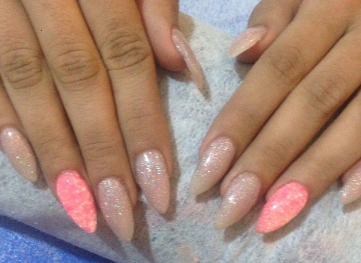 کاشت ناخن سالن خاطره