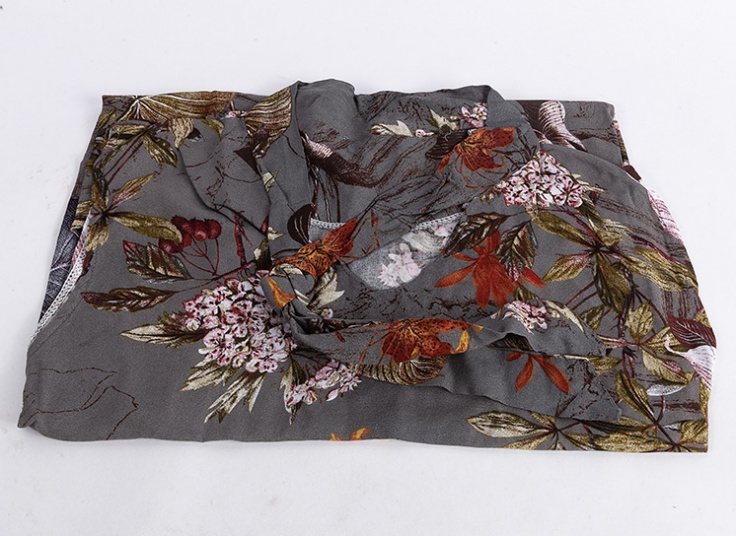 تاپ یقه گره‌ای نخی طرحدار