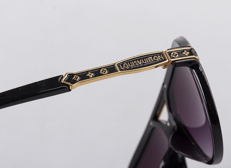 عینک آفتابی طرح Louis Vuitton