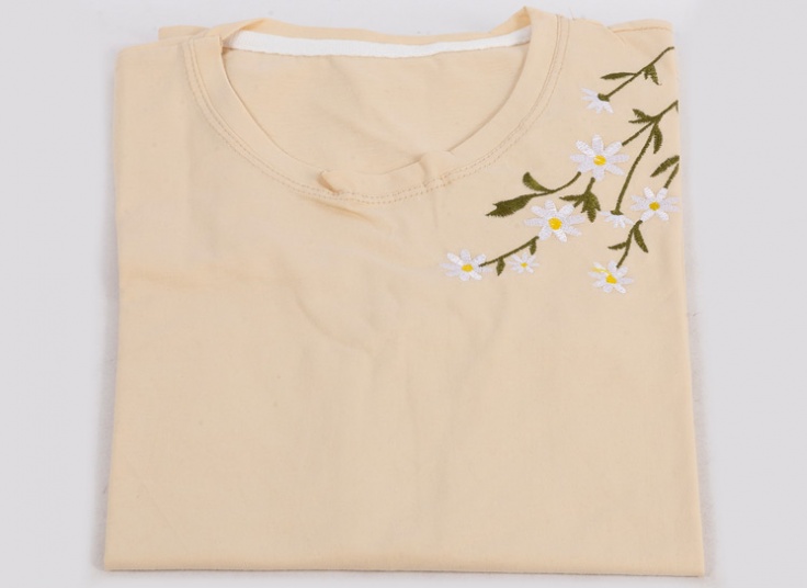 تیشرت زنانه گلدوزی طرح Spring