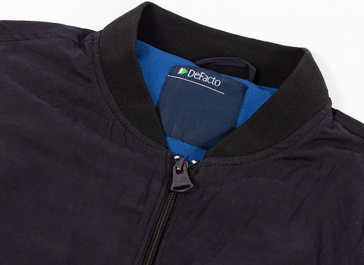 کاپشن خلبانی Defacto