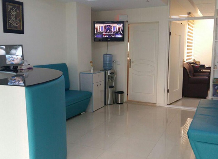 کاشت نگین دندان دکتر ملک زاده