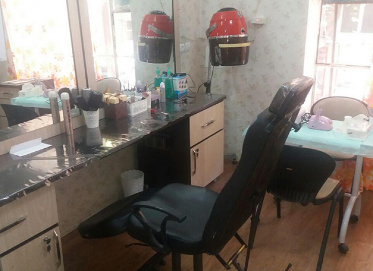 سالن زیبایی مانلی