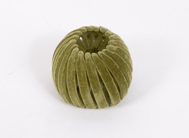 کلیپس گوجه‌ای مخملی