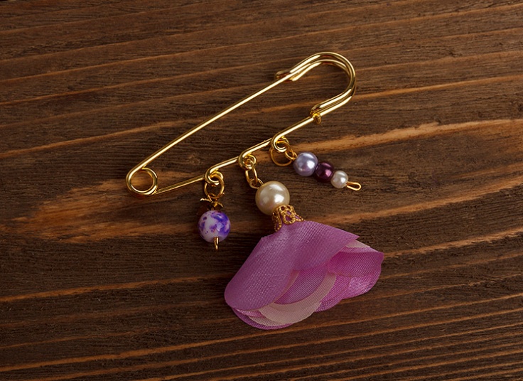 سنجاق سینه دست ساز