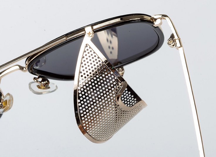 عینک آفتابی بغل توری