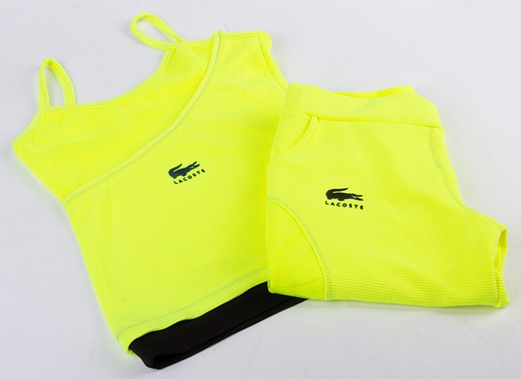 ست تاپ و شلوار برمودا زنانه Lacoste