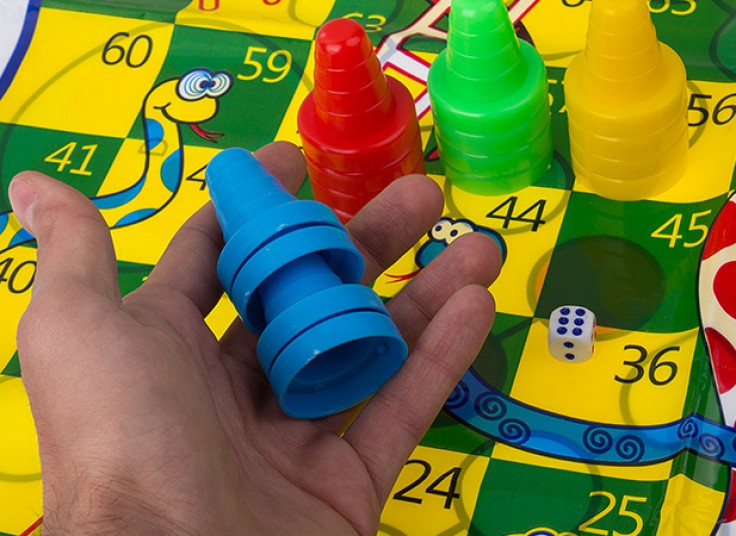 بازی منچ و مار و پله