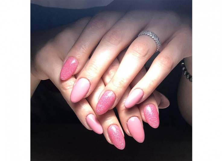 خدمات ناخن صورتگر ماه