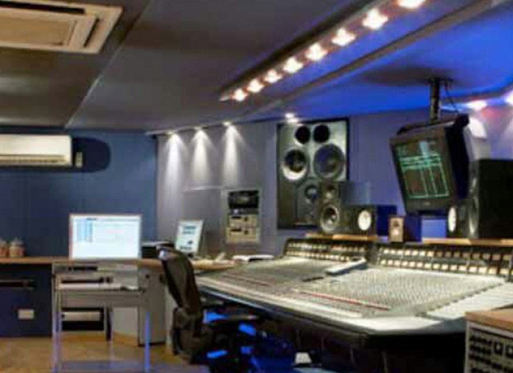 تست صدا در آکادمی موسیقی غزل هنر