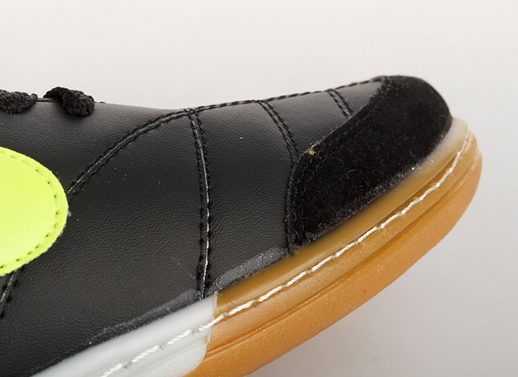 کفش فوتبالی طرح NIKE