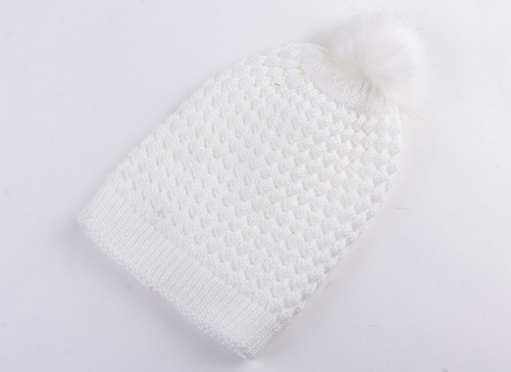 کلاه بافت منگوله دار MR