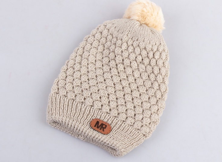 کلاه بافت منگوله دار MR