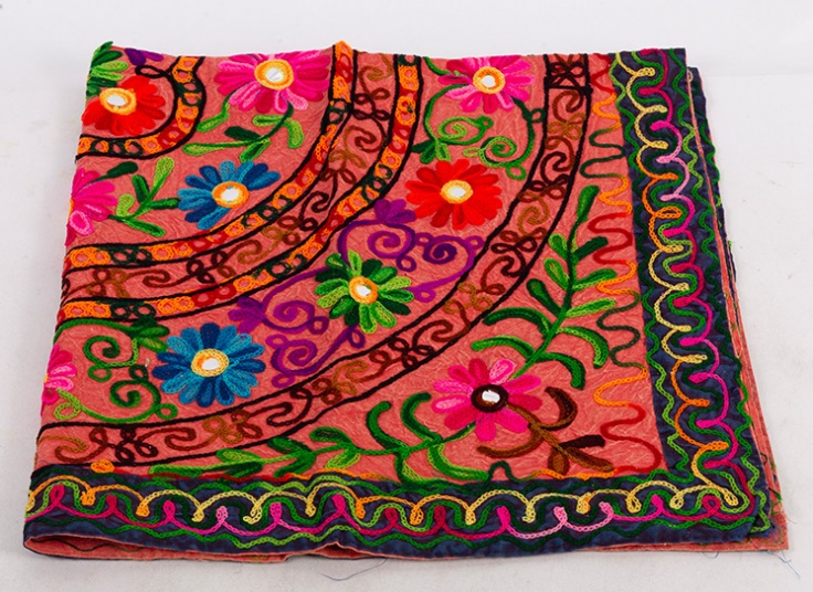 رومیزی سوزن دوزی و آینه کاری