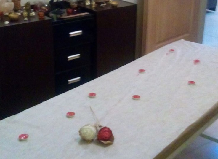 ماساژ در سالن عطرین