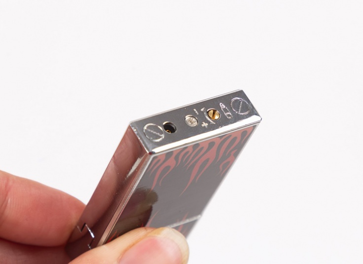 فندک اتمی بغل زن 