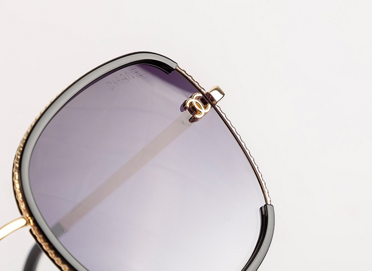 عینک آفتابی طرح Chanel
