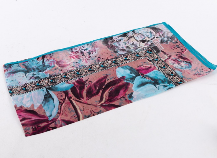 روسری طرح گل نخی