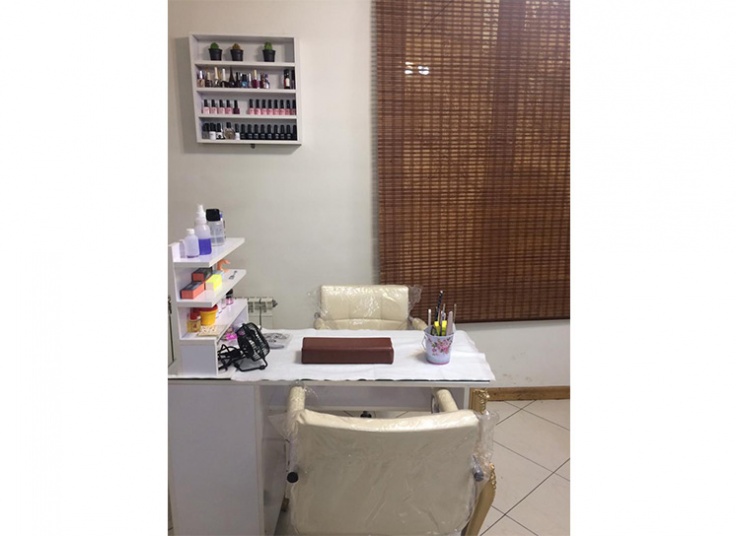 خدمات ناخن در سالن رزطلایی