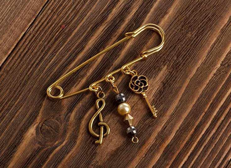 سنجاق سینه دست ساز