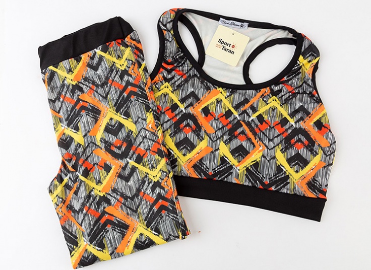 ست نیم‌تنه و شلوار ورزشی زنانه