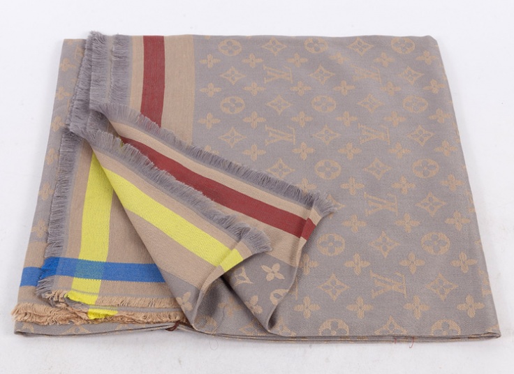 روسری قواره دار طرح LV