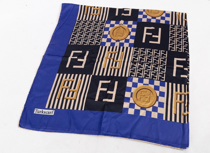 روسری ساتن طرح Fendi