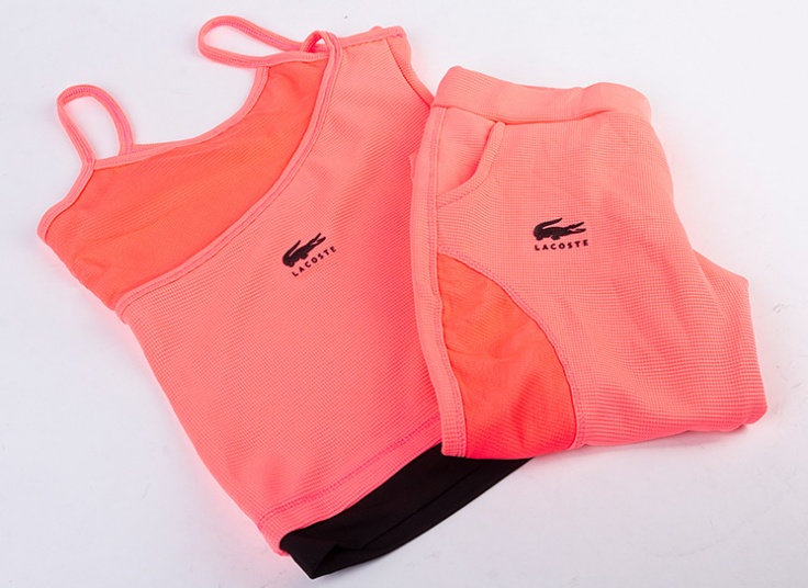 ست تاپ و شلوار برمودا زنانه Lacoste