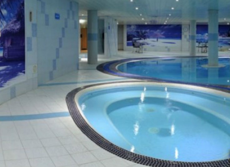 استخر نگین فراز 