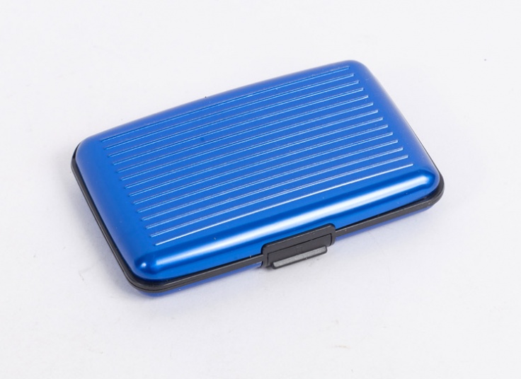 جاکارتی و کیف AlumaWallet