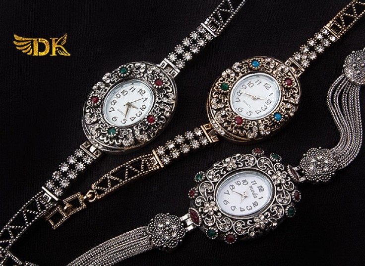 ساعت طرح نقره نگین دار