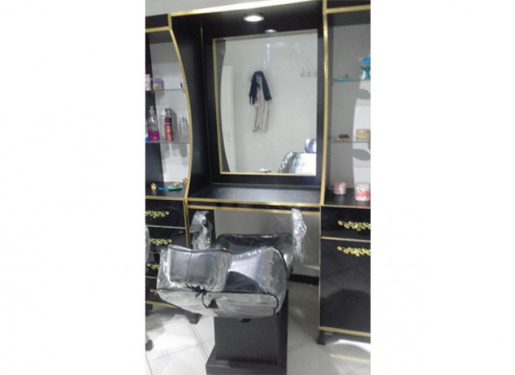 سالن زیبایی ماه پیشونی