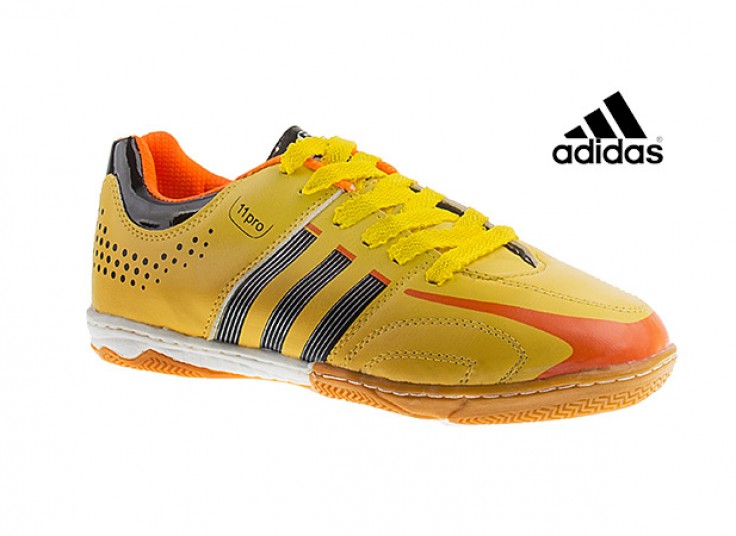 کفش فوتبال Adidas