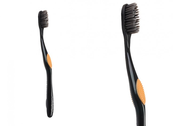 مسواک زغالی Colgate