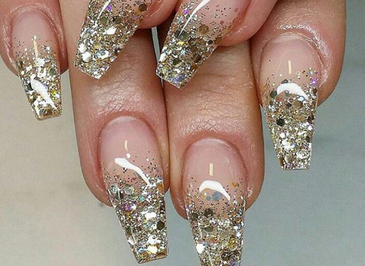 خدمات ناخن سالن ماه پیشونی