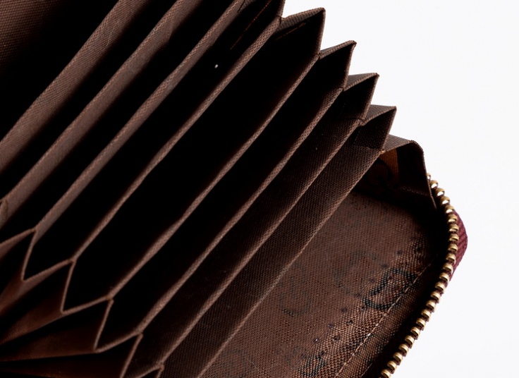 جاکارتی و کیف چرم طبیعی