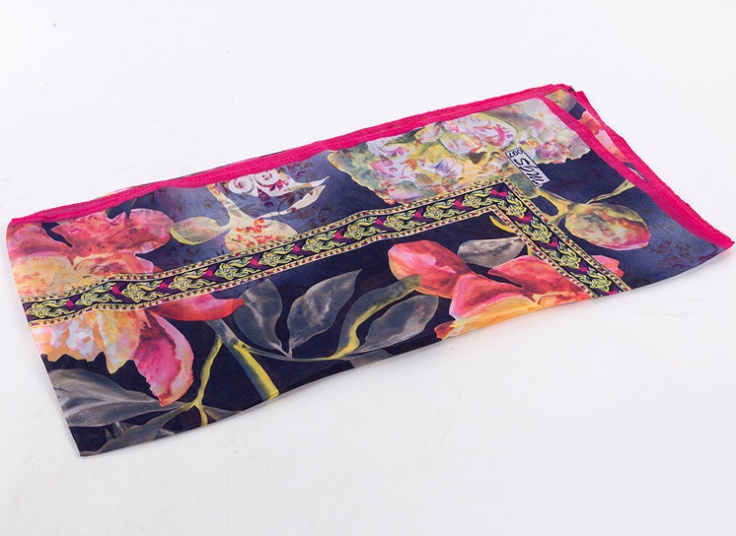 روسری طرح گل نخی