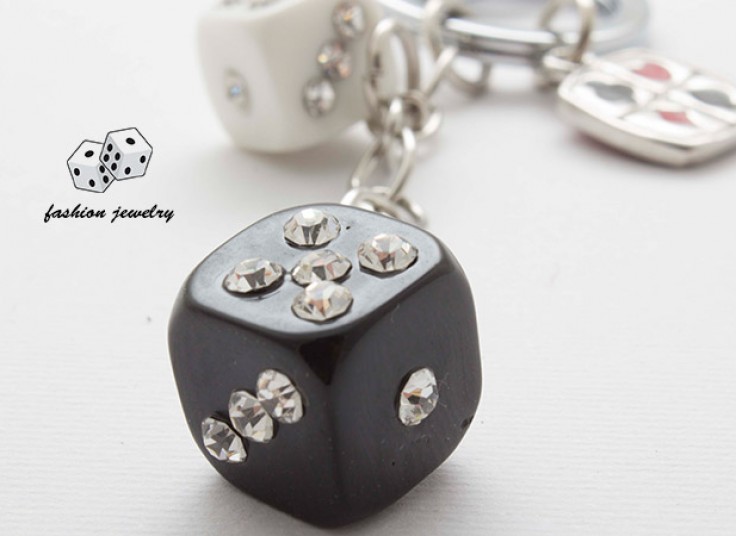 جاسوئیچی و آویز تاس FashionJewelry