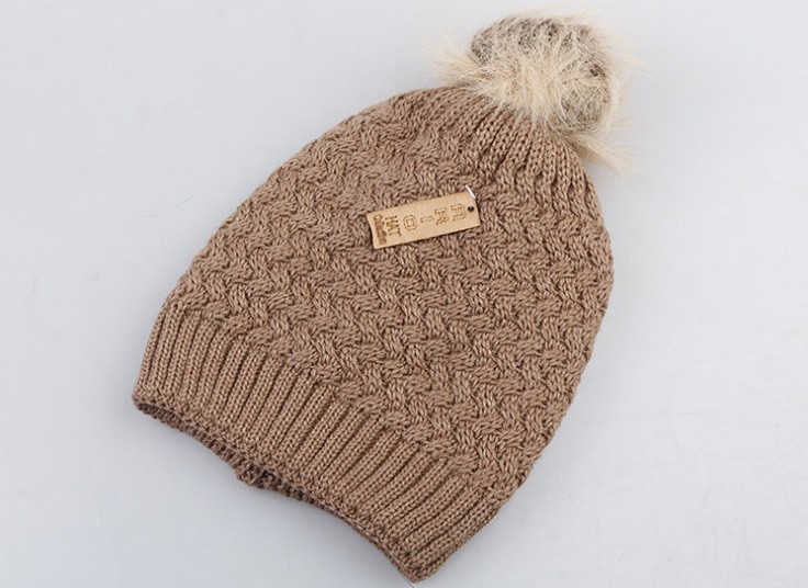 کلاه بافت Poom Poom