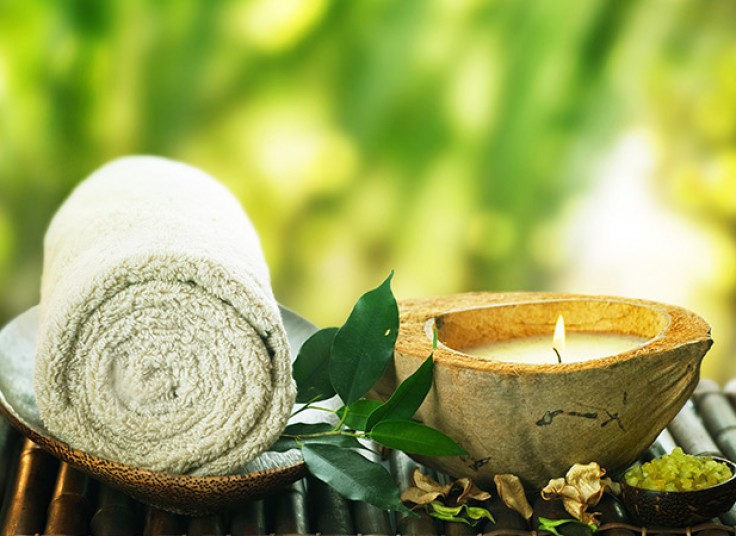 ماساژ در سالن عطرین