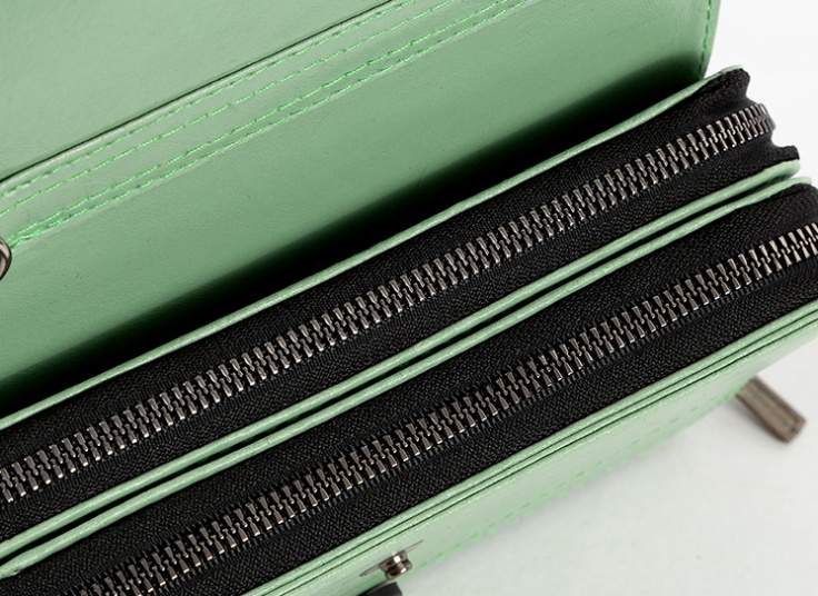 کیف پاسپورتی دکمه دار